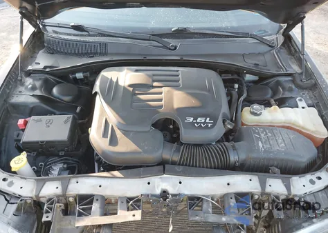 2016 Chrysler 300 300S Alloy Edition z USA, uszkodzony, nr VIN 2C3CCABG0GH295065